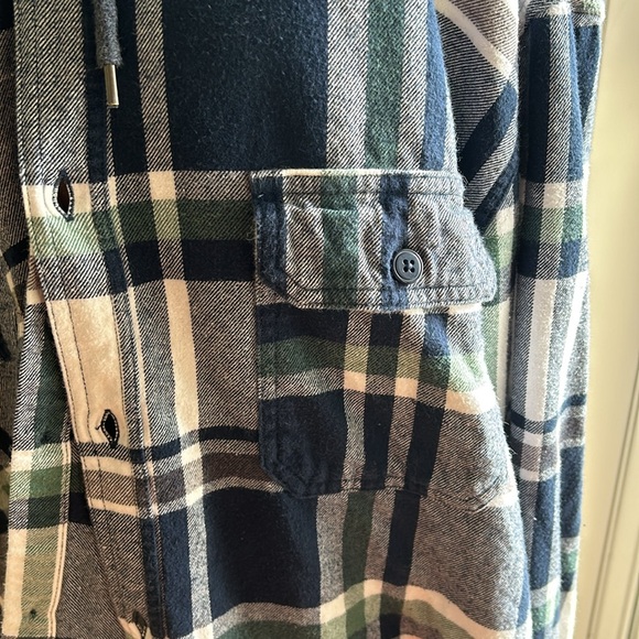 Blue plaid flannel shirt with hood by Aeropostale. - Picture 5 of 8